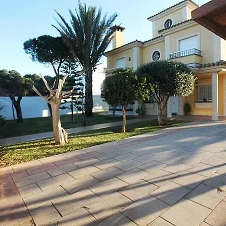 Junto A La Playa De La Barrosa Holiday home Novo Sancti Petri